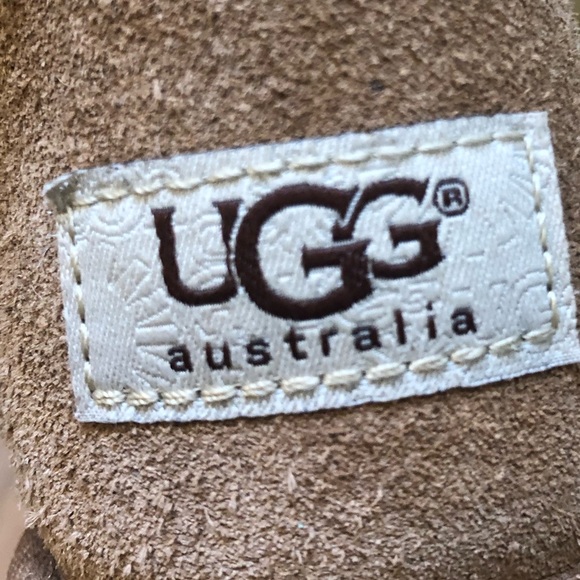 UGG Girls' Button Triplet boot - Picture 14 of 14